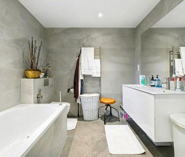 6 bedroom detached house to rent - Photo 5