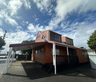 Pet Friendly & Standalone 3BR Home with Garden! - Photo 3