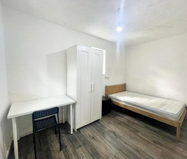 2 bedroom maisonette to rent - Photo 2