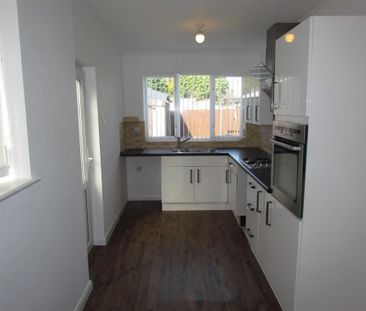 3 bedroom semi-detached house to rent - Photo 5