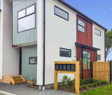 Modern Wainui Living - Photo 5