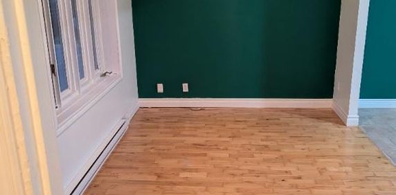 GRAND 6-1/2 A LOUER SPACIEUX ET LUMINEUX A SHAWINIGAN DISPONIBLE MAINTENANT CONTACTEZ-NOUS AU 514-377-7407 - Photo 2