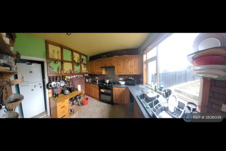 1 bedroom in a house share to rent - Photo 5