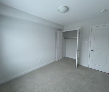 For Lease - 383 Mango Street, Blossom Park - Airport and Area, Ontario - Photo 2