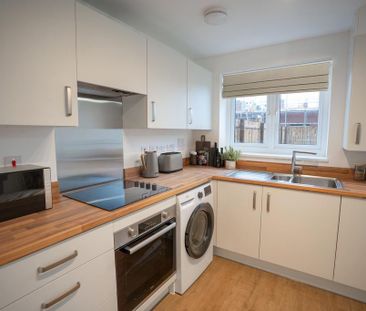 3 bedroom semi-detached house to rent - Photo 6