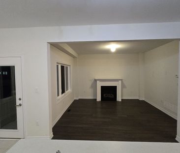 For Lease - 52 Cottonwood Crescent, Welland, Ontario - Photo 2