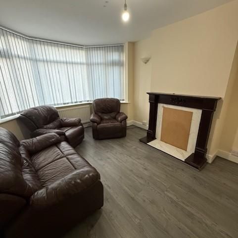 3 bedroom semi-detached house to rent - Photo 1