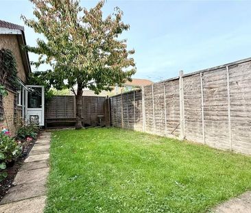 2 bedroom end of terrace house to rent - Photo 5