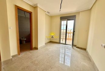 NEW 4 BEDROOM PENTHOUSE WITH SUNROOF FOR RENT IN TORREVIEJA - ALICANTE