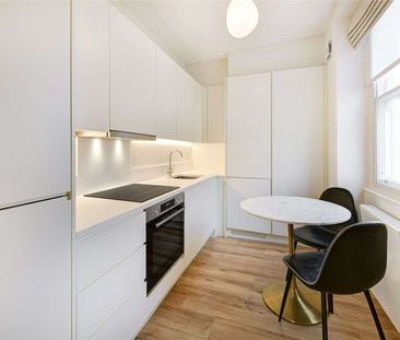 A beautiful studio apartment on this prestigious garden square in the heart of Prime South Kensington. - Photo 1