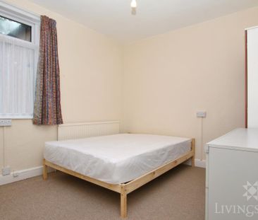 4 bedroom terraced house to rent - Photo 5