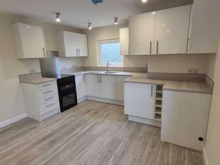 3 bedroom property to rent - Photo 3