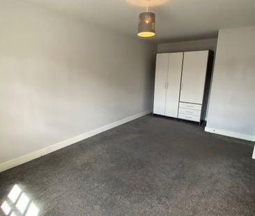 High Street, Doncaster, Bawtry - Photo 2