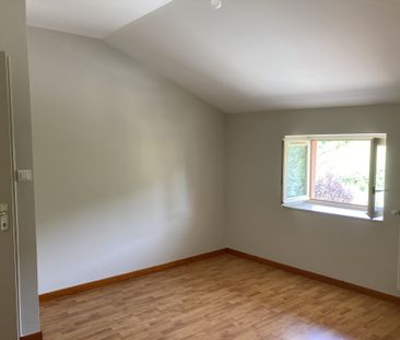 T4 EN DUPLEX AVEC STATIONNEMENT - PONTCHARRA SUR TURDINE - Photo 2