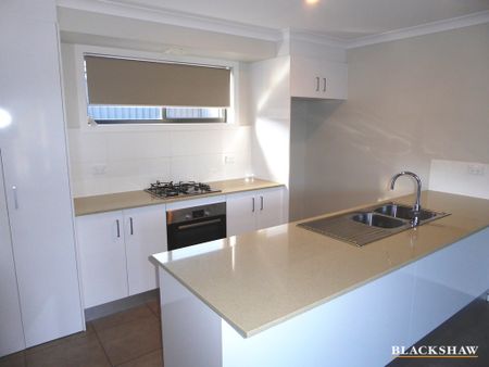 67a Bronhill Street, Moncrieff ACT 2914 - Townhouse For Rent | Domain - Photo 5