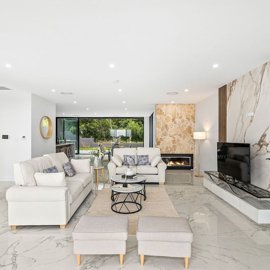 Stunning 4 Bedroom Townhouse in Scarborough - Photo 1