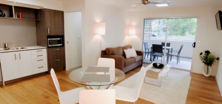 1 Bedroom Apartment - Photo 2