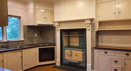 Character Home - 2 Bedrooms + Study/Nursery - Photo 4