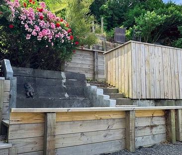 2-3 bedroom house. Close to shops and bus. - Photo 2