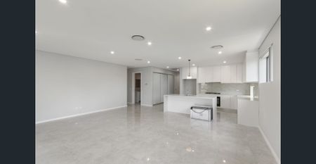 BEAUTIFULLY APPOINTED BRAND NEW FAMILY HOME - Photo 3