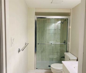 For Lease - 397 Turnberry Crescent, Mississauga, Ontario - Photo 2