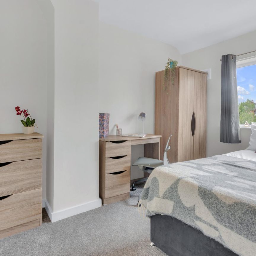 90 CHAPEL LANE Leeds - LS6 3BW - Photo 1