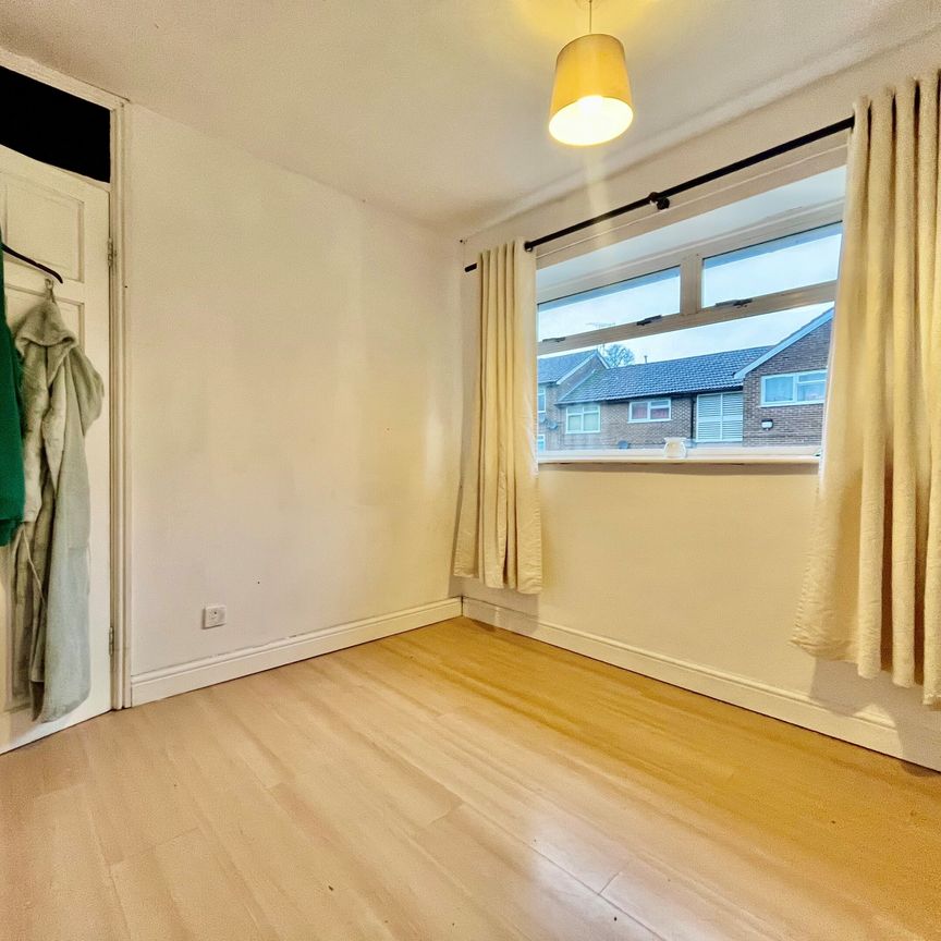 Landseer Way, Leeds - Photo 1