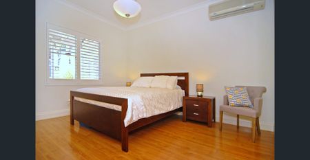 SOUGHT AFTER DOUBLE GARAGE HOME WITH HUGE OPEN LIVING/DINE AND KITCHEN. - Photo 4