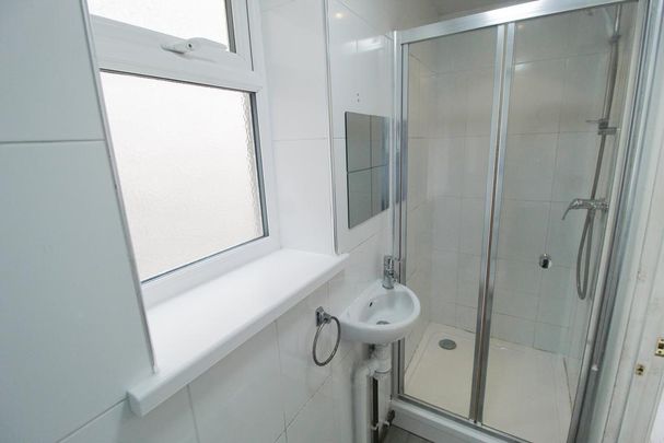 1 bedroom in a house share to rent - Photo 1