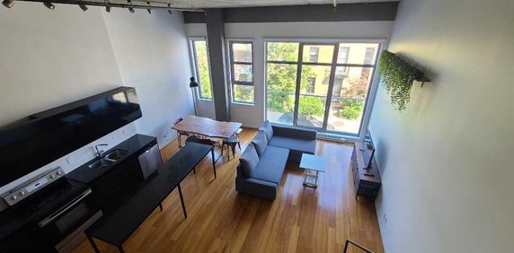 Furnished Apartment/Loft for Rent in the Heart of Petite-Patrie! - Photo 2