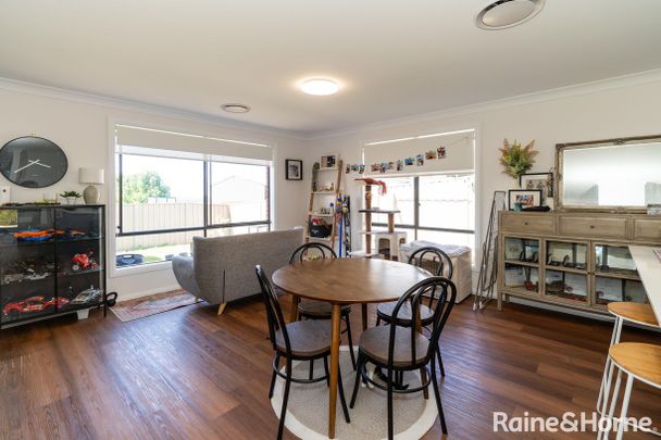 LOW MAITENANCE LLOYD LIVING - Photo 1