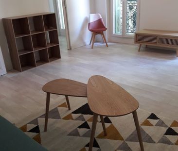 Location Appartement 2 pièces 56m² MARSEILLE 7ème - Photo 2