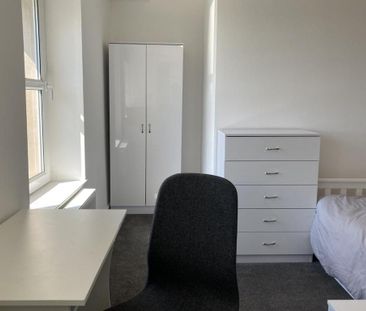 4 bedroom private hall to rent - Photo 5