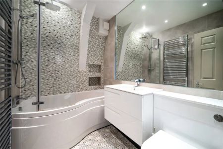 2 bedroom flat in Trafalgar Square - Photo 3