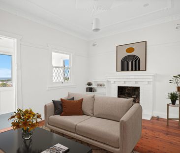 Charming home with ocean views - Photo 1