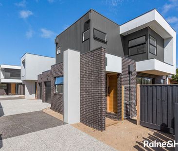 Sleek and Close to the Beach - Photo 5