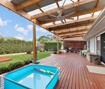 Fully Renovated Family Home with Comfortable Indoor-Outdoor Living - Photo 5