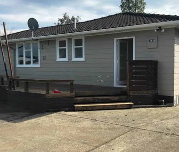 Fenced family home - Photo 2