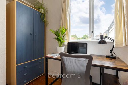 Room 3 - Photo 2