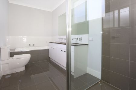 Luxury Family Home - Photo 4