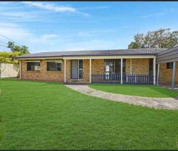 Family Home &plus; Opposite to Brownsplains State School&excl; - Photo 1