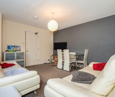 6 bedroom terraced house to rent - Photo 2