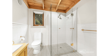 "Storybook" cottage with views and lovely surrounds - Photo 3