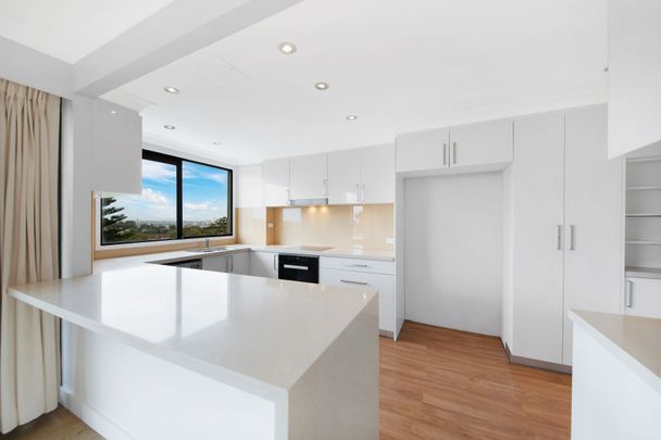 SUPER SPACIOUS APARTMENT! - Photo 1