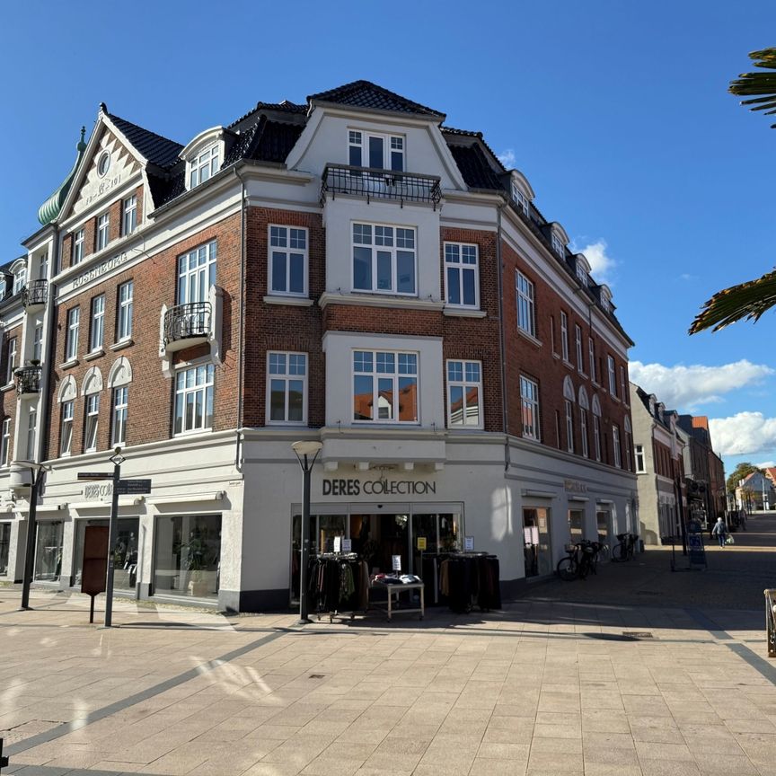 166 m² lækker lejlighed midt i gågagen med elevator og alten - Photo 1