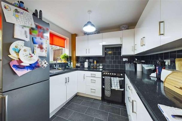 Chestnut Close, Theale, Reading, Berkshire, RG7 - Photo 1