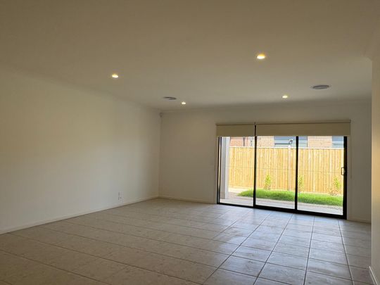 Fresh, Stylish & Brand New - Photo 1