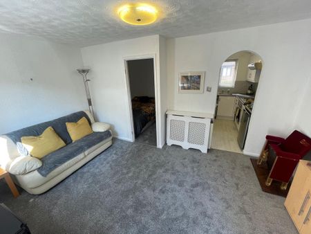 1 bedroom flat to rent - Photo 2