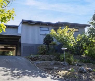 Spacious family home with mechanics pit & access to the Halswell Qu... - Photo 3