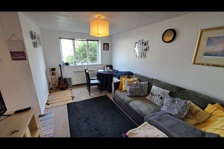 1 Bed Flat, Lewisham, SE8 - Photo 3